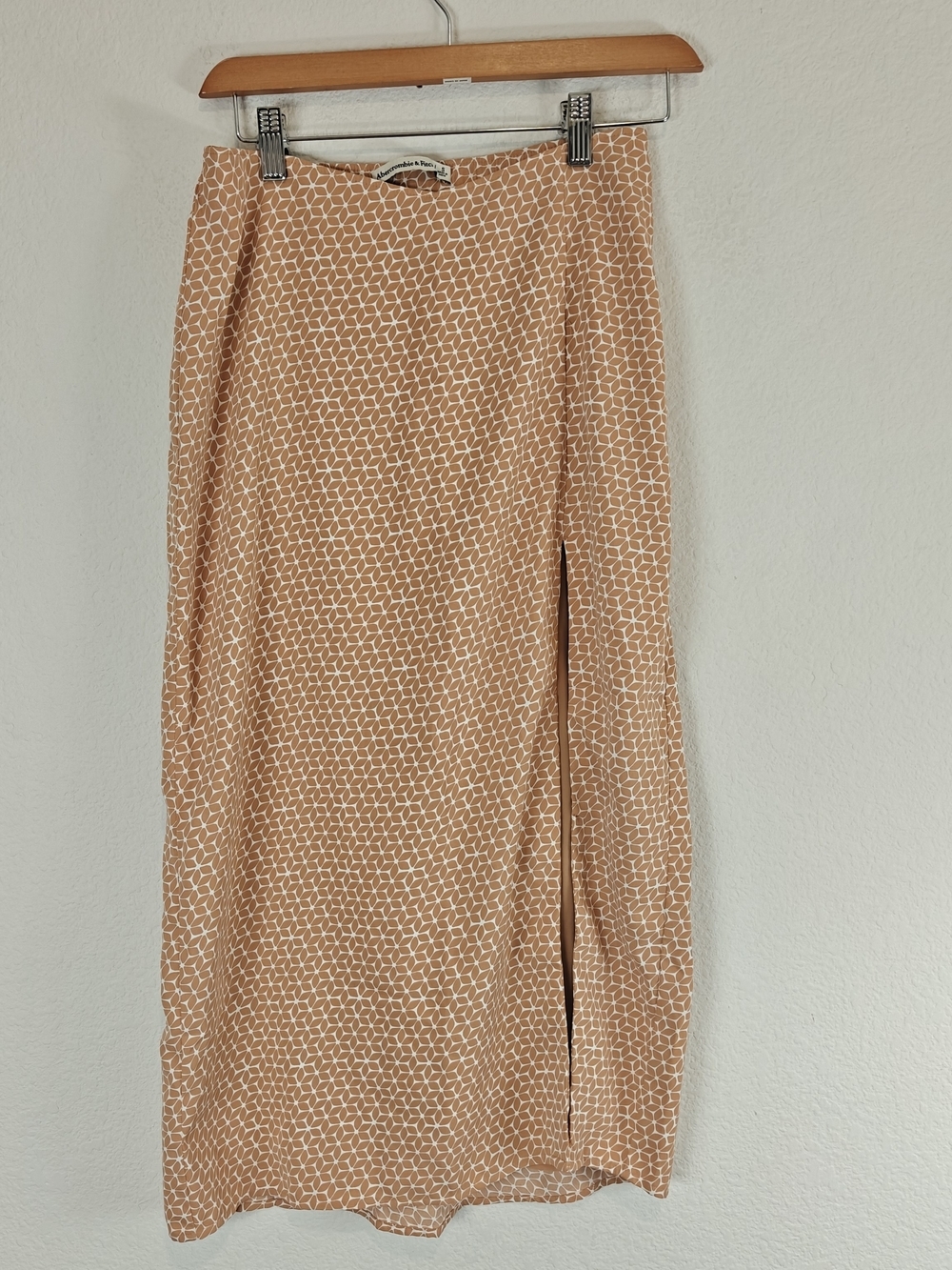 Abercrombie & Fitch Geometric Print Midi Skirt Side Slit Dipped Waist Tan Sz S - Picture 2 of 10